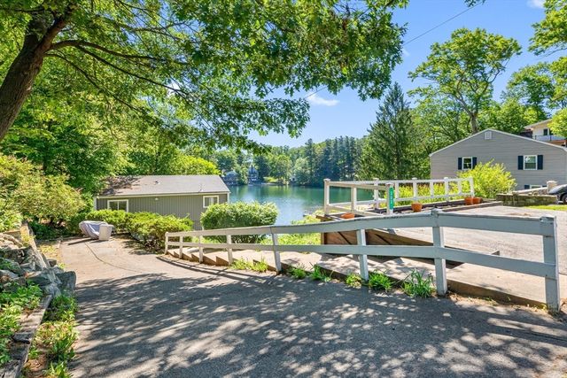 303 Lakeshore Dr, Marlborough, MA 01752