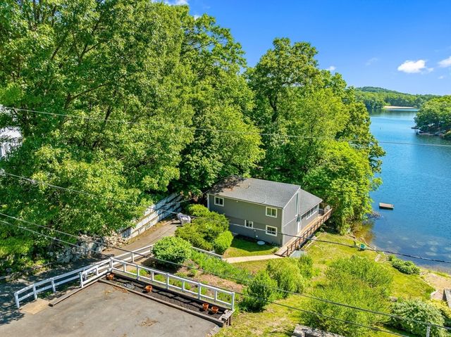 303 Lakeshore Dr, Marlborough, MA 01752