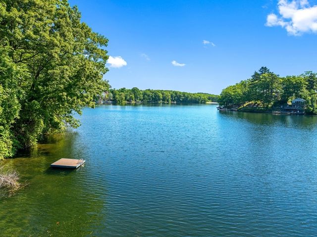 303 Lakeshore Dr, Marlborough, MA 01752