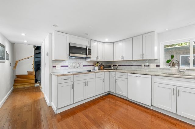303 Lakeshore Dr, Marlborough, MA 01752