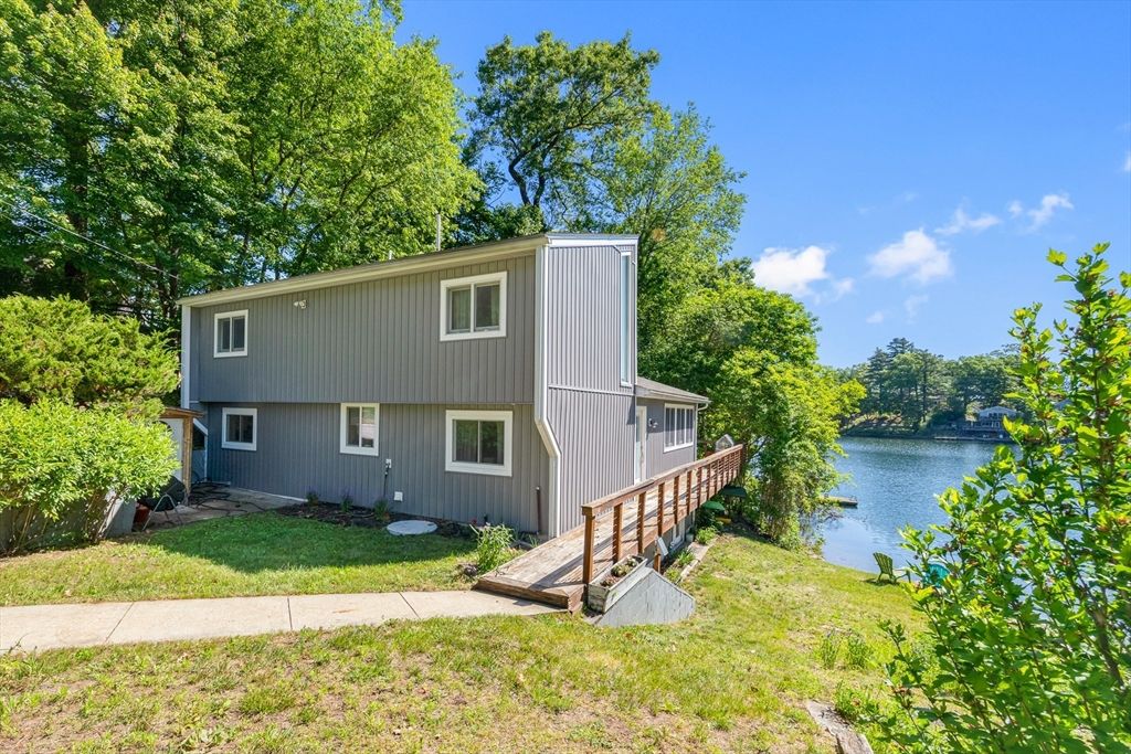 303 Lakeshore Dr, Marlborough, MA 01752
