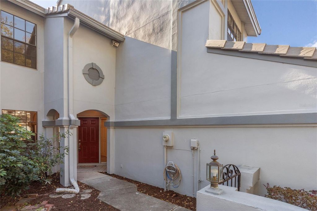 Image 6 of property listing at 4138 BRENTWOOD PARK CIRCLE, Tampa, FL 33624