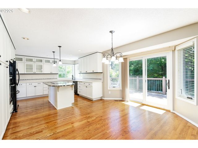 1326 STONEHAVEN Dr, West Linn, OR 97068