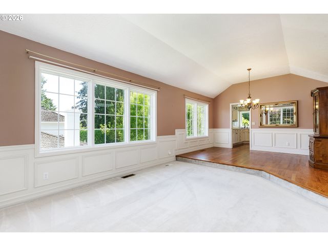 1326 STONEHAVEN Dr, West Linn, OR 97068
