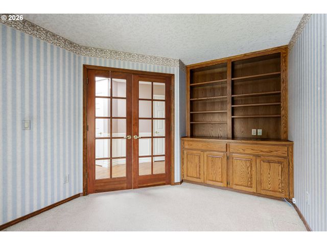 1326 STONEHAVEN Dr, West Linn, OR 97068
