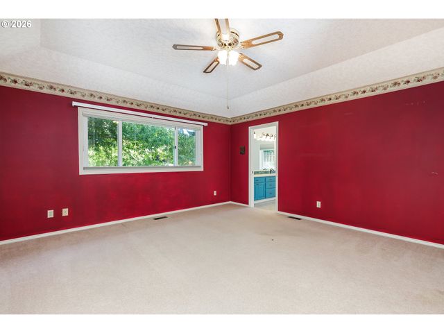 1326 STONEHAVEN Dr, West Linn, OR 97068