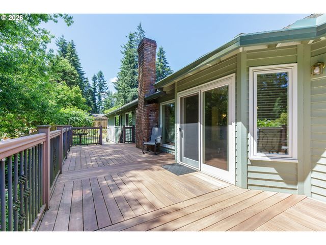 1326 STONEHAVEN Dr, West Linn, OR 97068