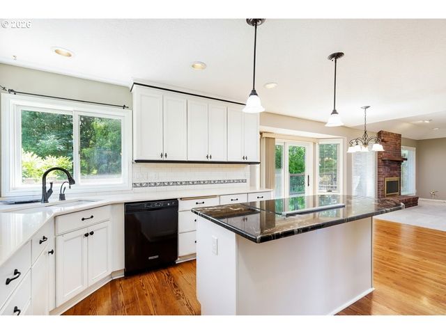 1326 STONEHAVEN Dr, West Linn, OR 97068