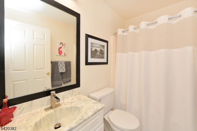 20 Parkside Ct, Wayne Twp., NJ 07470