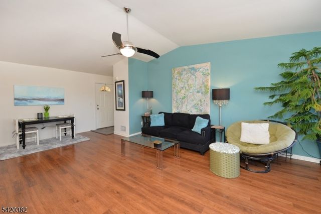 20 Parkside Ct, Wayne Twp., NJ 07470