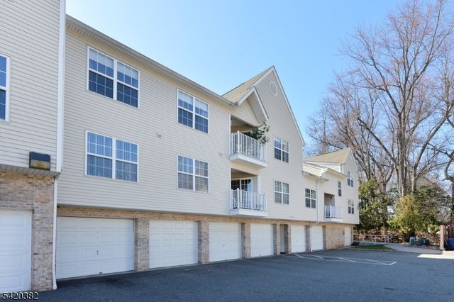 20 Parkside Ct, Wayne Twp., NJ 07470
