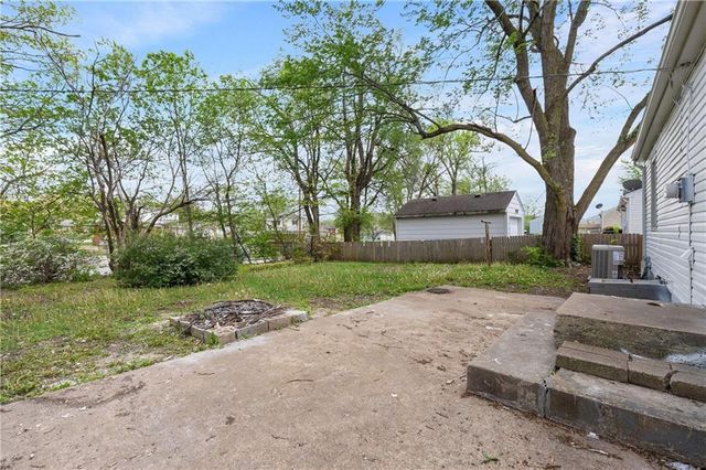 409 Robie Drive, Belton, MO 64012