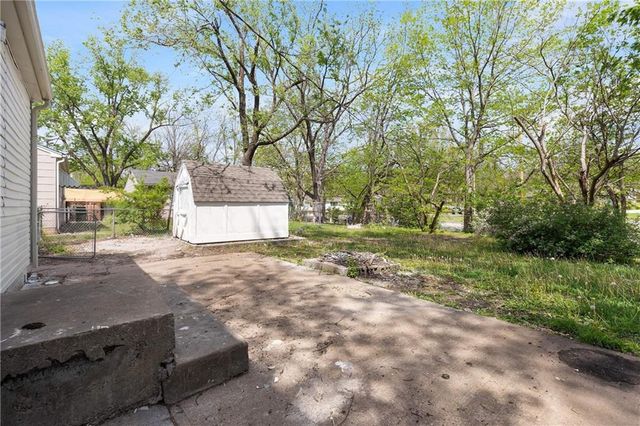 409 Robie Drive, Belton, MO 64012