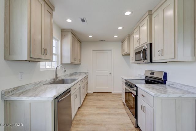 1901 Illinois Avenue, Joplin, MO 64804