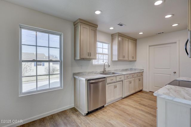 1901 Illinois Avenue, Joplin, MO 64804