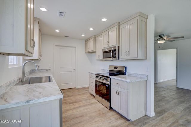 1901 Illinois Avenue, Joplin, MO 64804