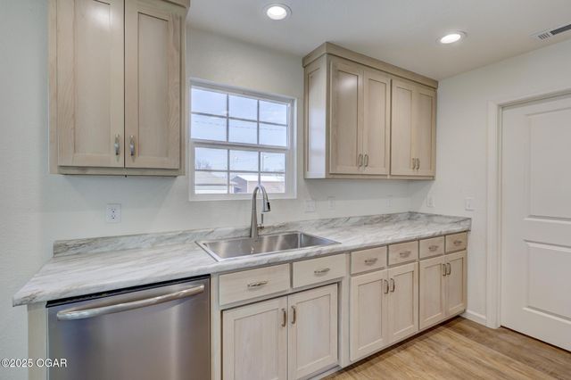 1901 Illinois Avenue, Joplin, MO 64804