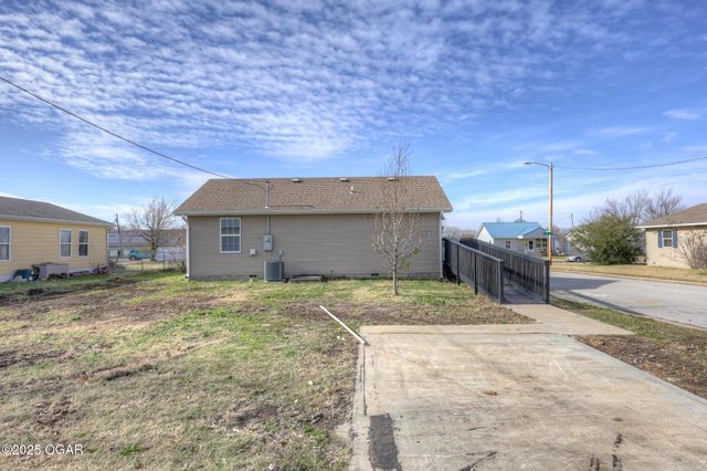 1901 Illinois Avenue, Joplin, MO 64804