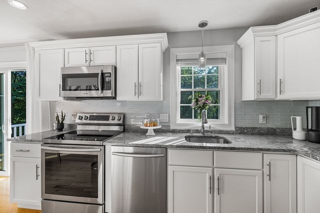 19 Green St, Berkley, MA 02779