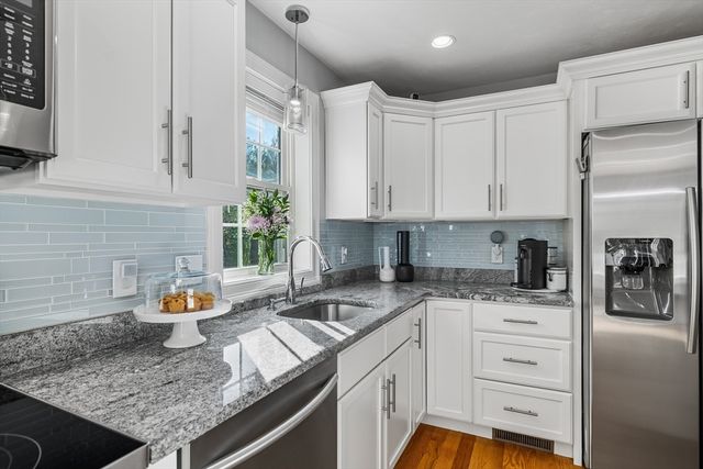 19 Green St, Berkley, MA 02779