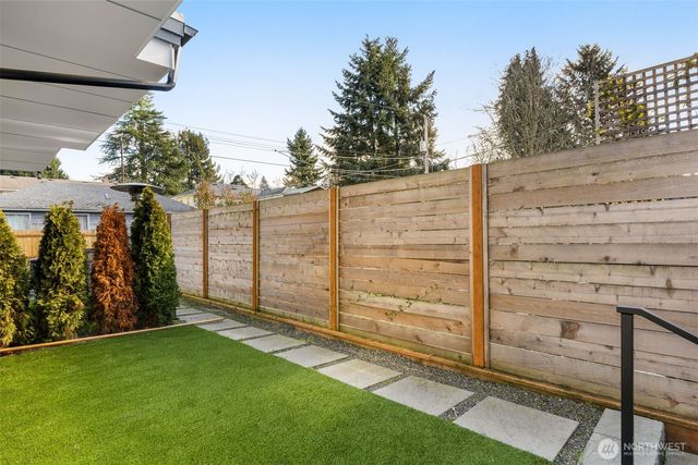 1405 N 103rd Street, Seattle, WA 98133