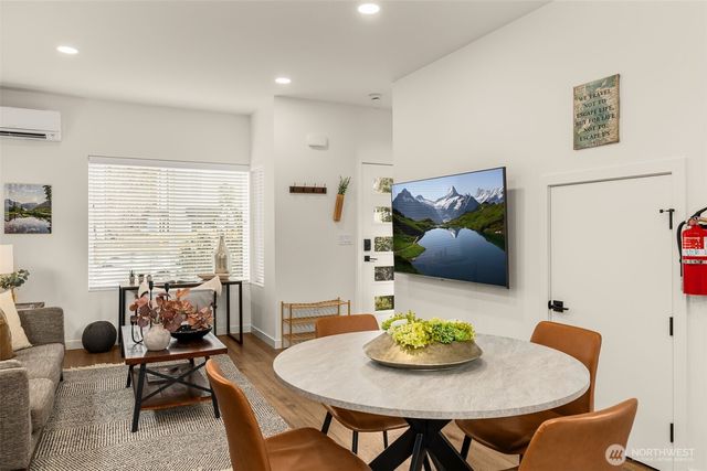 1405 N 103rd Street, Seattle, WA 98133