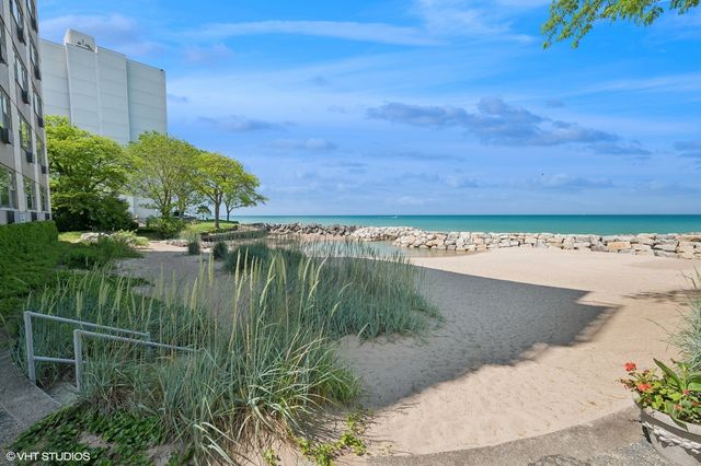 1440 Sheridan Road 101, Wilmette, IL 60091