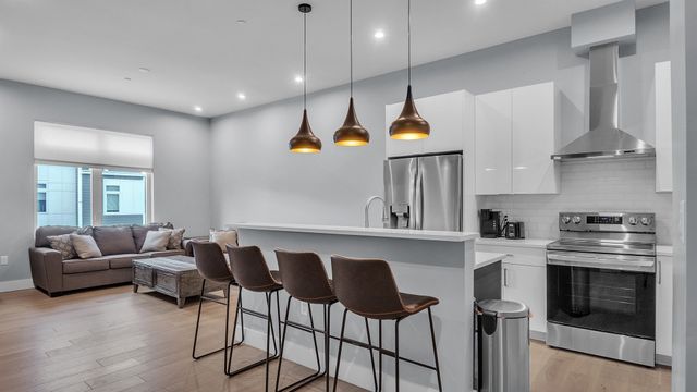 60 Cross St E 318, Somerville, MA 02145