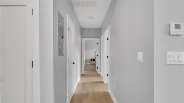 60 Cross St E 318, Somerville, MA 02145