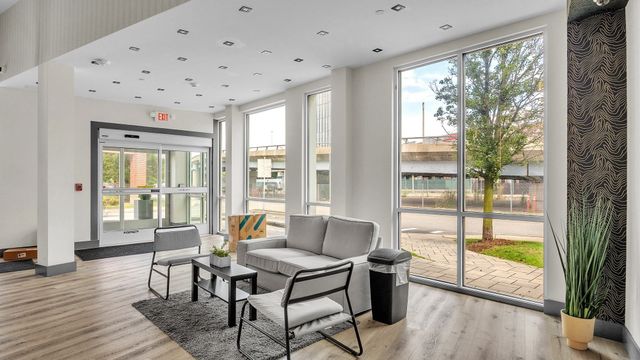60 Cross St E 318, Somerville, MA 02145