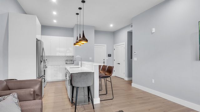 60 Cross St E 318, Somerville, MA 02145