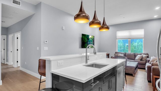 60 Cross St E 318, Somerville, MA 02145