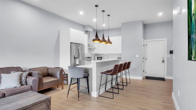 60 Cross St E 318, Somerville, MA 02145