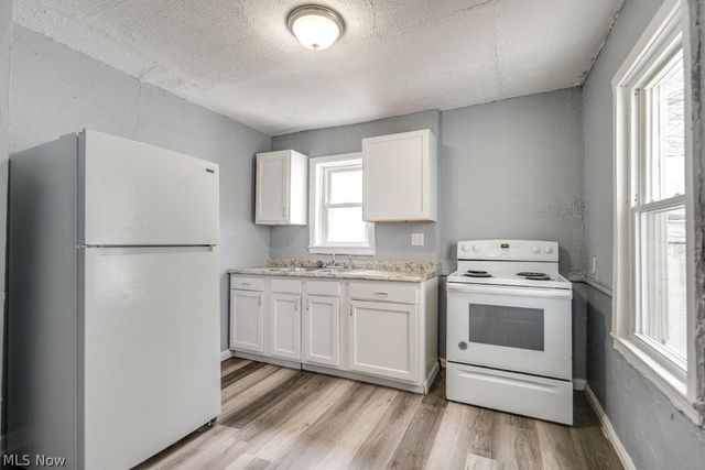 1090 Greenwood Avenue, Akron, OH 44320