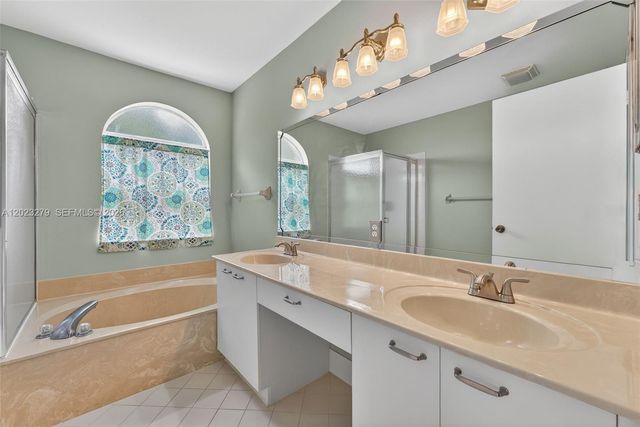 15657 NW 12th Mnr, Pembroke Pines, FL 33028