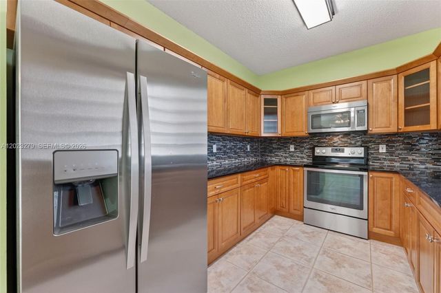 15657 NW 12th Mnr, Pembroke Pines, FL 33028