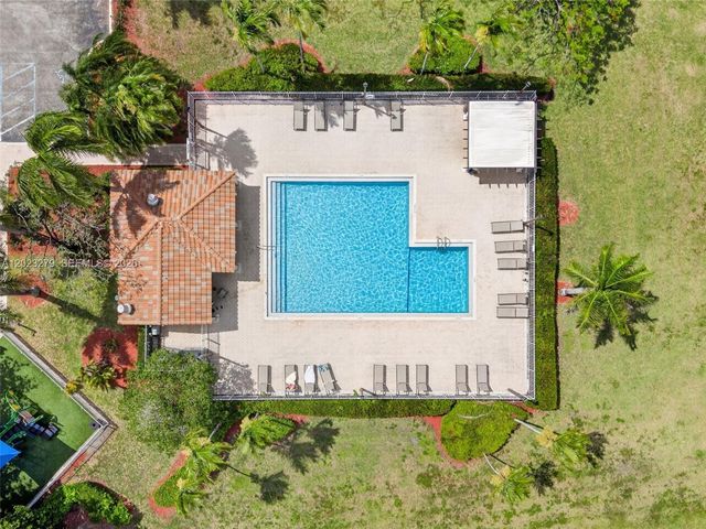 15657 NW 12th Mnr, Pembroke Pines, FL 33028
