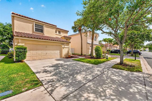 15657 NW 12th Mnr, Pembroke Pines, FL 33028