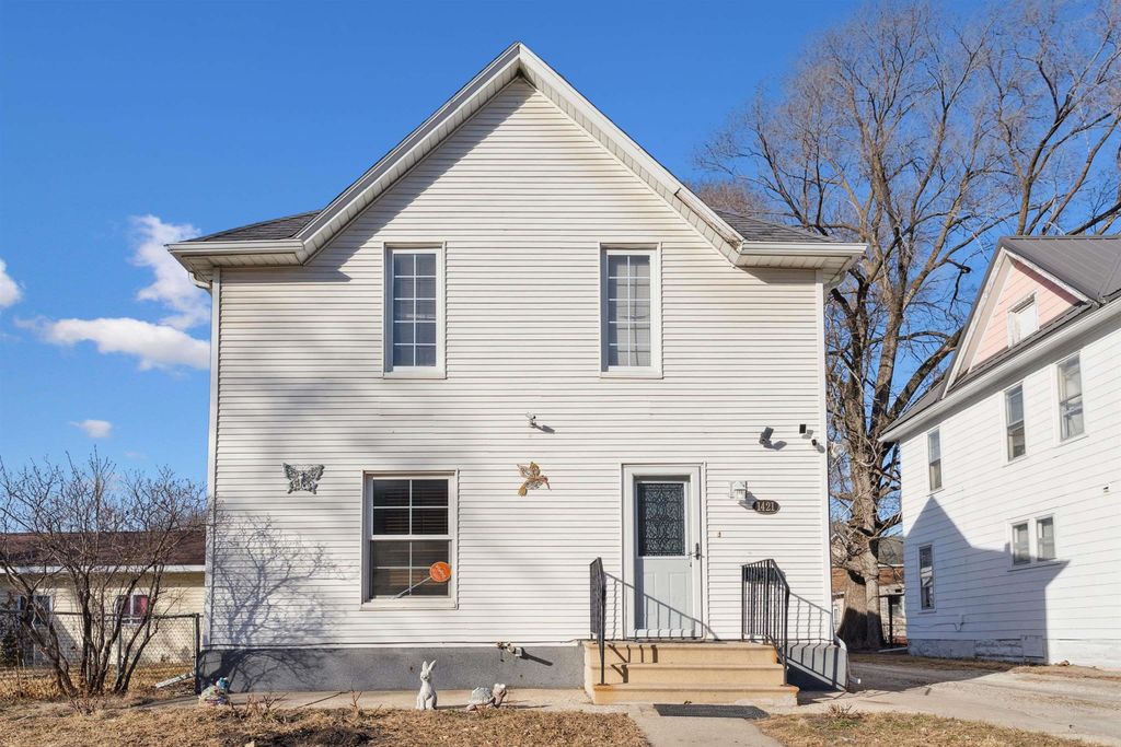 1421 Mulberry St Street, Waterloo, IA 50703
