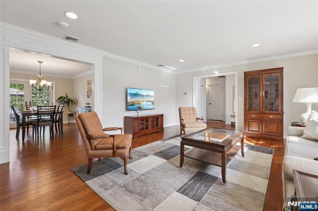 395 Frances Place, Wyckoff, NJ 07481