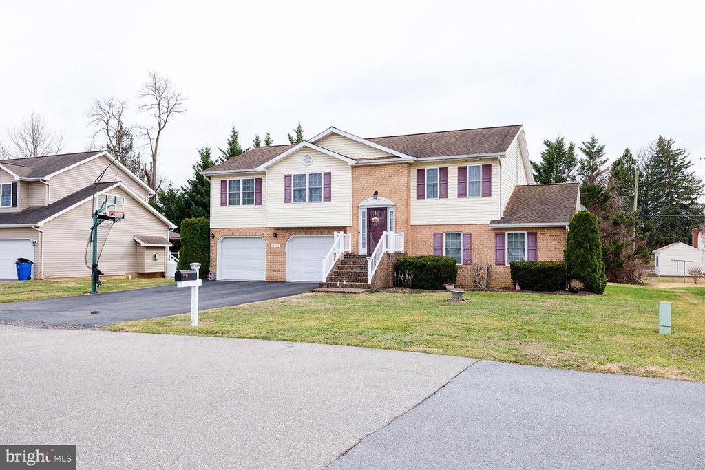 16903 CAVALRY DR, Williamsport, MD 21795