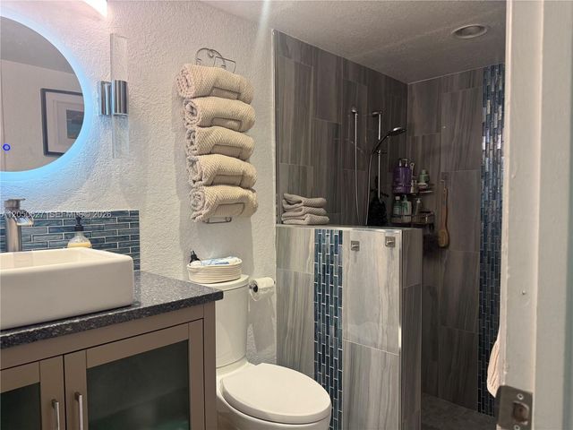 4708 Bayberry Ln, Tamarac, FL 33319