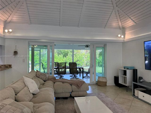 4708 Bayberry Ln, Tamarac, FL 33319