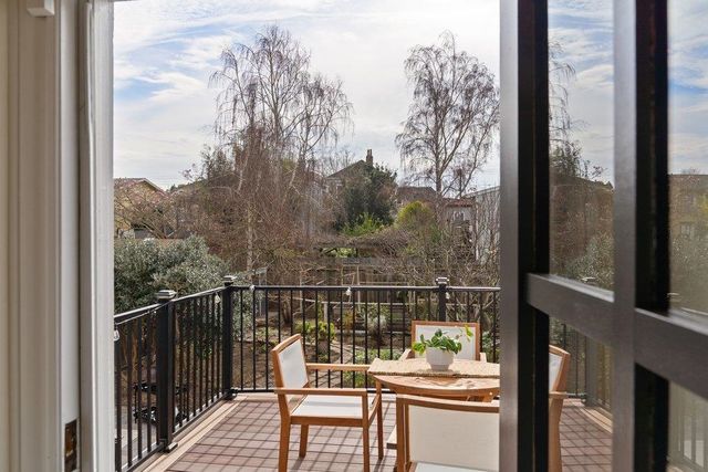 1008 Pacific Ave, Alameda, CA 94501