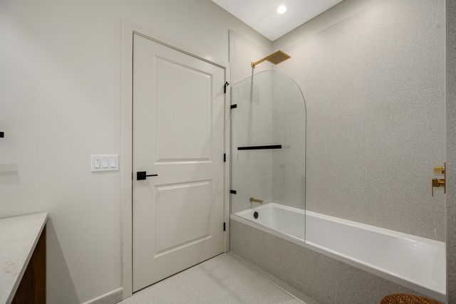 1257 N ASHLAND Avenue 204, Chicago, IL 60622