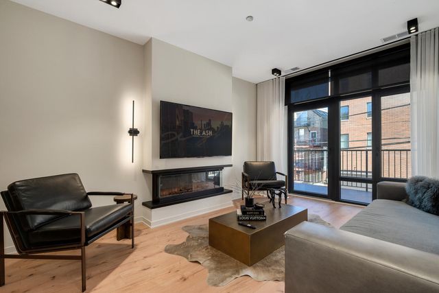 1257 N ASHLAND Avenue 204, Chicago, IL 60622