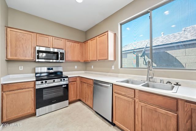 10870 W CHASE Lane, Avondale, AZ 85323