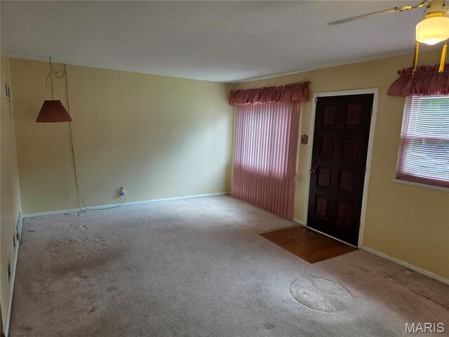 10519 Lilac Avenue, St Louis, MO 63137