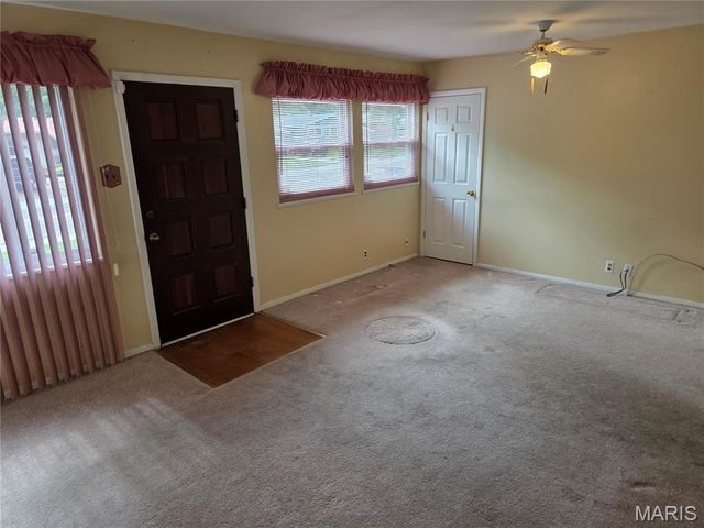 10519 Lilac Avenue, St Louis, MO 63137