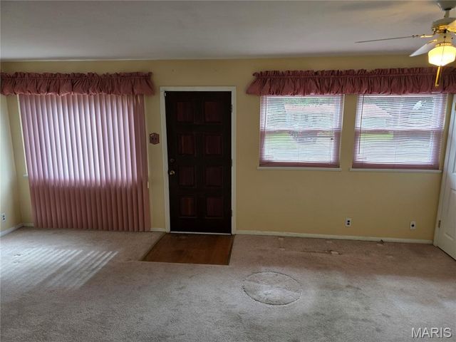 10519 Lilac Avenue, St Louis, MO 63137
